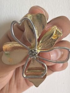 Shiny Gold Flower earrings stud