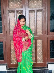 Vibrant Green &amp; Pink Bandhani Saree