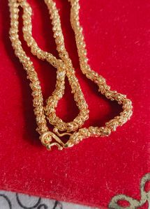 Elegant Gold Chain Necklace