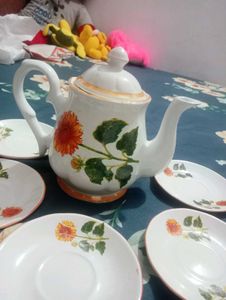 New Ceramic Tea Pot And 5 Plates