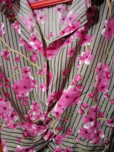 Chic Floral Twist Front Blouse L size top