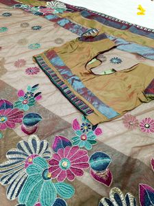 🇳🇿💫🎀Elegant Floral Embroidered Saree