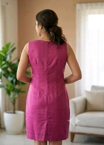 Chic Pink Sleeveless V-Neck Dress