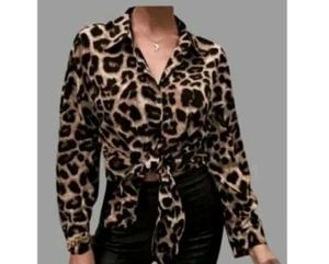 Chic Leopard Print Top