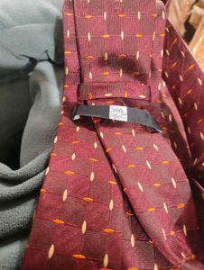 Luxury brand Saks Maroon Tie-Made in Italy