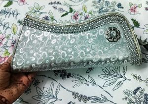 ELEGANT EMBELLISHED CLUTCH BAG