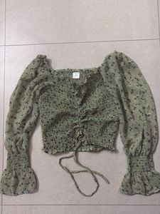 Chic Smocked Floral Puff Sleeve Top