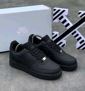 Nike Air Force 1 - Black