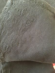 3/4th Elastic Fit Jeggings With Embroidery At End