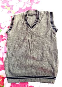 High quality woolen Gray V-Neck Sleeveless Sweater