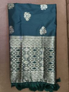 “Elegant Dark Green Silk Dupatta with Rich Golden