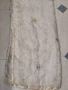 Elegant White Dupatta with Gold Accents