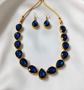 Elegant Teardrop Necklace