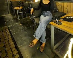 Light Wash High-Waist Straight Fit Jeans
