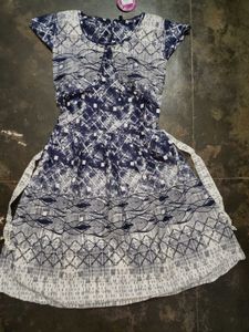 👗 Stylish Blue &amp; White Patterned Tie-Waist Dress