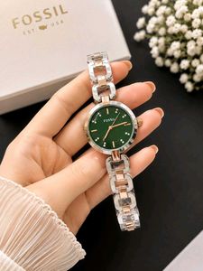 FOSSIL PREMIUM QUALITY LADIES WATCH AT SALE