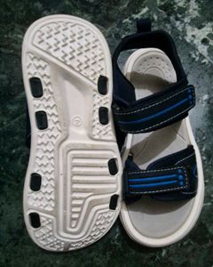 New senior boys sandal in size 4
