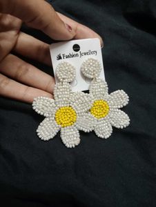 pair of Daisy Pearl Flower Earrings