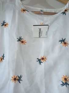 AAHWAN White Floral Sleeveless Crop Top (L)
