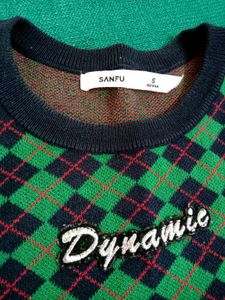 Argyle Crop top with "Dynamic" Text