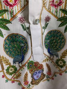 Embroidered White Kurta with Ombre Sleeves