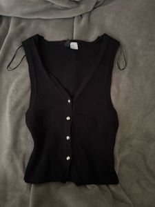 H&amp;M Black Ribbed V-Neck Button-Up Top