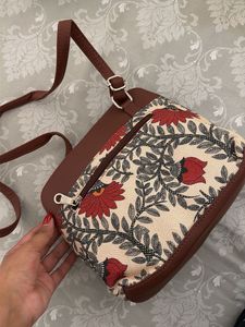 Chic Floral Print Crossbody Bag