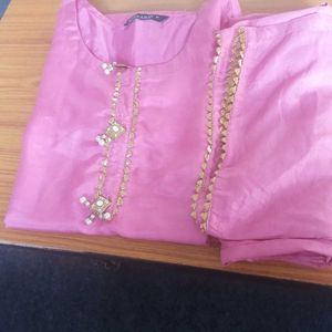 Elegant Pink Embroidered Kurta