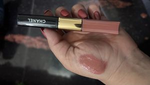 Chanel le rouge duo lipstick shade 186 pink nude
