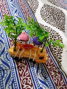 Cute Couple Showpiece for Home Decor
