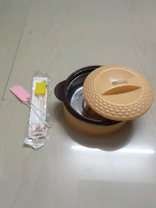 CASSEROLE AND 2 SPATULAS