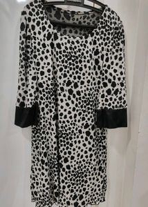 Chic Black & White Leopard Print Tunic