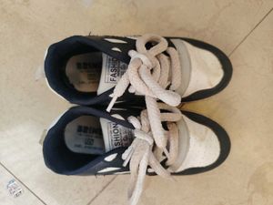 Stylish Navy &amp; White Sneakers