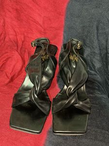 Chic Black Block Heels with Twist Detail