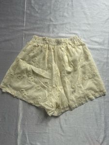 Cream Lace Floral Shorts
