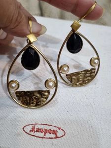 Gold Tone Black Stone Pearl Earrings
