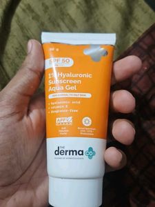 The Derma Co Hyaluronic Sunscreen Aqua Gel SPF 50