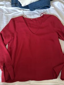 Chic Red V-Neck Long Sleeve Top