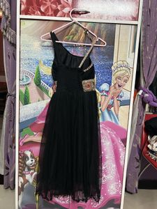 Elegant Black Embellished One-Shoulder Gown