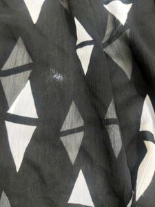 Chic Black &amp; White Geometric Print Off-shoulder To