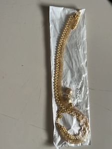 Elegant Gold and Pearl Necklace Set