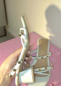 Zudio Studded Block Heel Sandals🎀