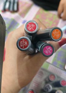 Vibrant matt Lipstick