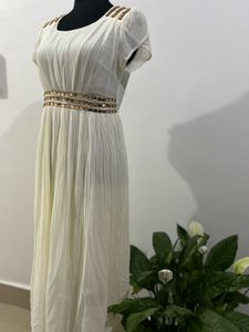 Elegant White Pleated Midi Dress
