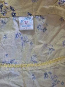 Cute Yellow Floral Vest &amp; Dark Pants Set