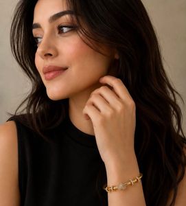 Elegant Gold Bracelet with Heart Charm