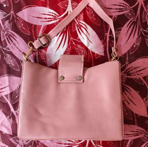 Chic Pink Handbag with Gold Clasp