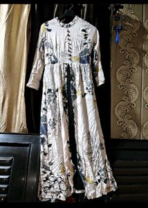 Stylish Floral Print Kurta 2 layers front cut