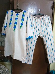 Women's White Kurta Set with Blue Print