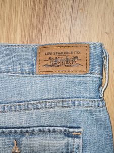 LEVI'S DENIM SHORTS